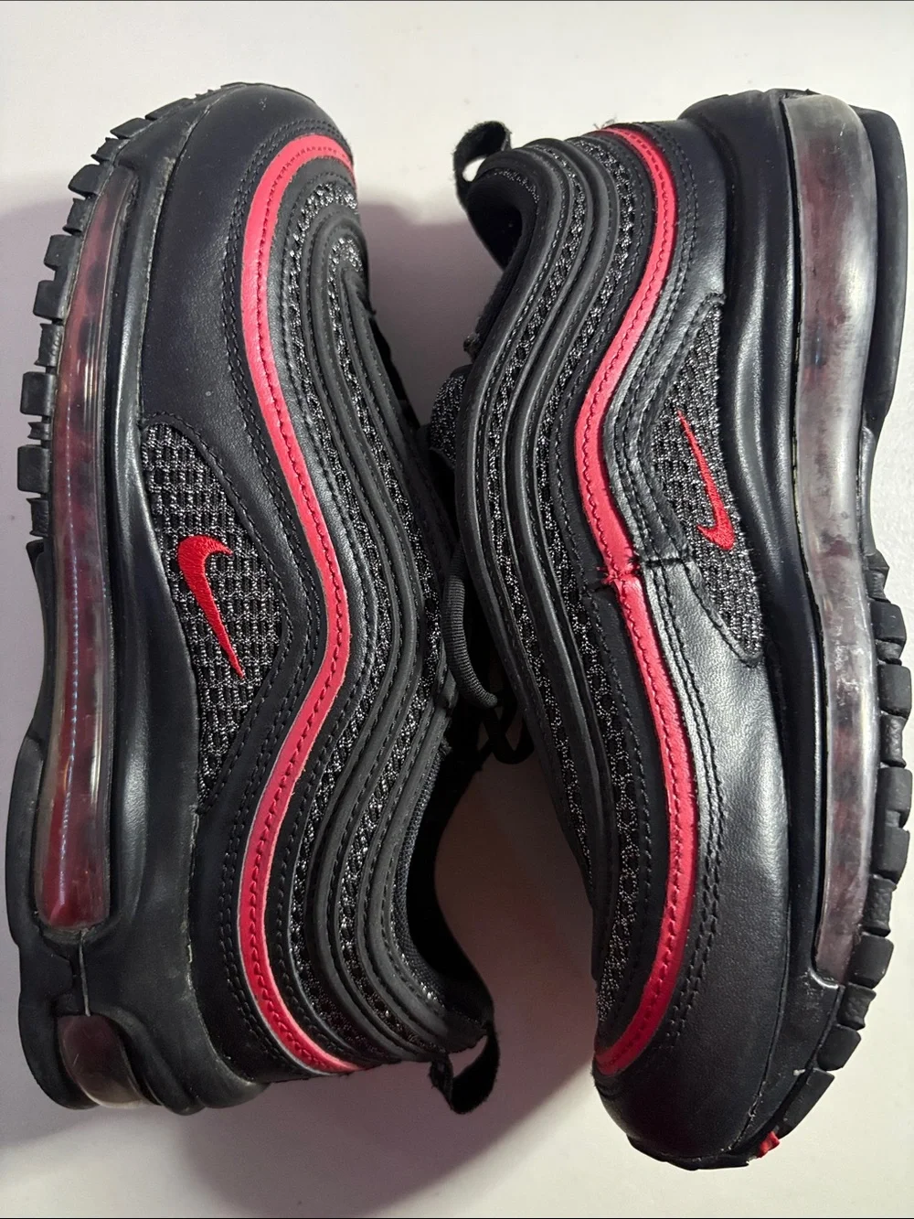 Unisex Nike AirMax (6) Black Sneakers with Red Trim.